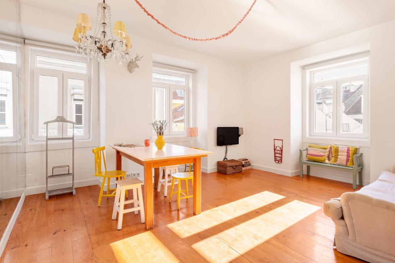 ליסבון Joivy Chic 2Br Apt In Bairro Alto, 2Mins To Sao Pedro De Alcantara Viewpoint מראה חיצוני תמונה