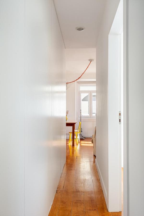 ליסבון Joivy Chic 2Br Apt In Bairro Alto, 2Mins To Sao Pedro De Alcantara Viewpoint מראה חיצוני תמונה